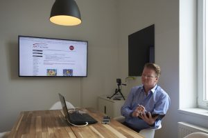 Michael Kleina Digital Sichtbar 2018 Remote Video Konferenz Chat 300x200 - New Work : Home Office, Coworking Space und Co - die neue Welt der alternativen Arbeitsmodelle im Büro 2.0