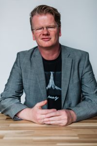 Mein Weg: Verantwortung tragen auch mit digitaler Sichtbarkeit Stephane Etrillard Verantwortung Tragen Michael Kleina Buch 200x300 - Mein Weg: Verantwortung tragen auch mit digitaler Sichtbarkeit